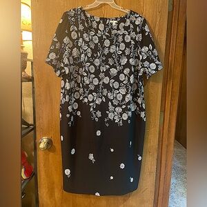 CLASSY Dress ~ Blk/Wht Column Dress, sz 26/28